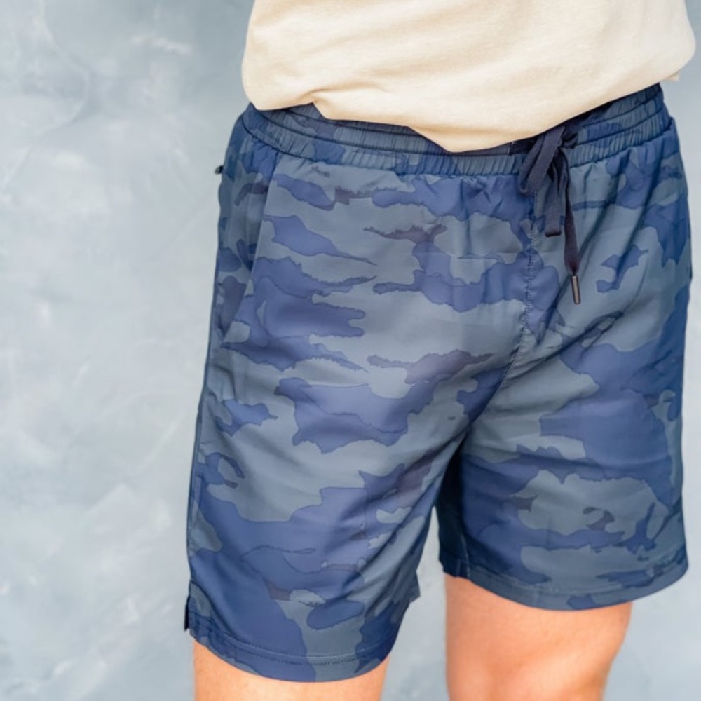 NWT Mens camo running shorts